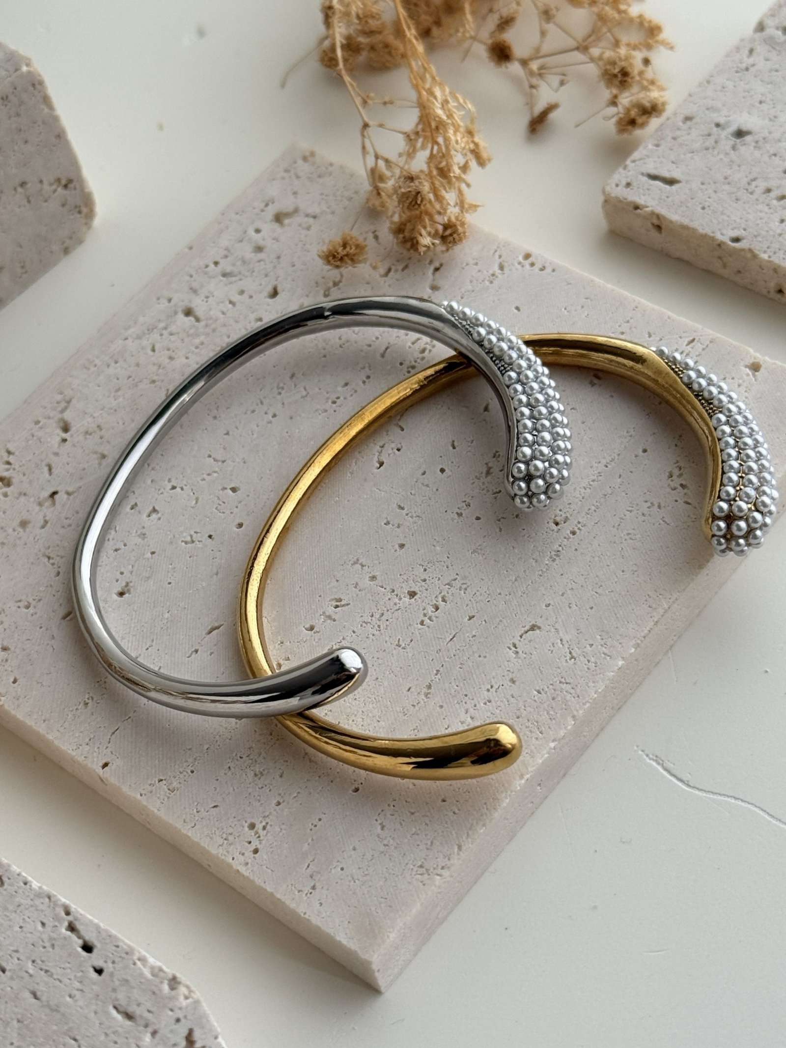 Nivelle Pearl Arc Cuff